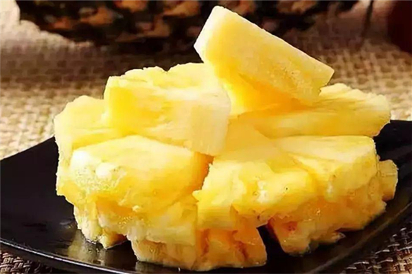 鳳梨怎么看熟沒熟 鳳梨怎么催熟 鳳梨怎么看熟沒熟 鳳梨怎么催熟