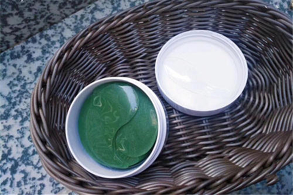 眼膜總是下滑怎么辦 眼膜用了后要清洗嗎 眼膜總是下滑怎么辦 眼膜用了后要清洗嗎