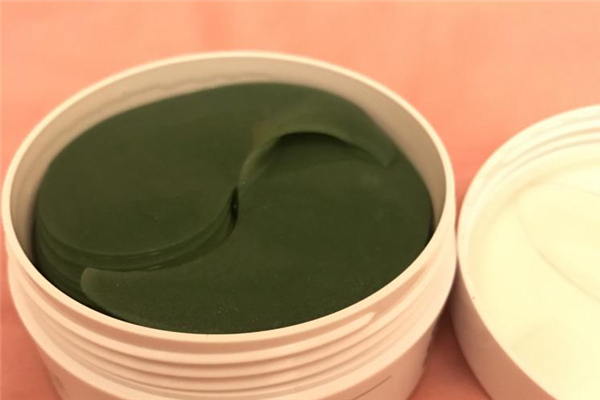 眼膜敷上有刺痛感怎么回事 眼膜會過敏嗎 眼膜敷上有刺痛感怎么回事 眼膜會過敏嗎