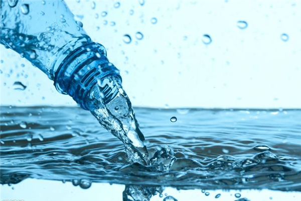 純凈水會(huì)導(dǎo)致骨質(zhì)疏松 純凈水對(duì)人體的危害 純凈水會(huì)導(dǎo)致骨質(zhì)疏松 純凈水對(duì)人體的危害