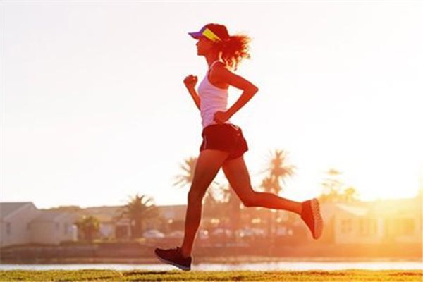 跑步的正確姿勢(shì) 跑步后膝蓋疼怎么辦 跑步的正確姿勢(shì) 跑步后膝蓋疼怎么辦