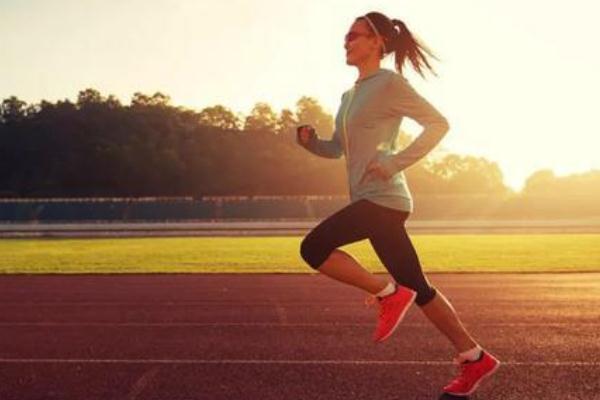 跑步有助于長(zhǎng)高嗎 跑步后膝蓋疼痛怎么辦 跑步有助于長(zhǎng)高嗎 跑步后膝蓋疼痛怎么辦