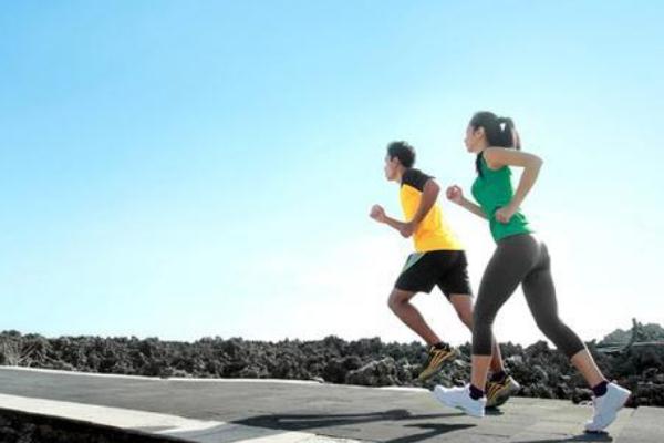 跑步要戴護(hù)膝嗎 跑步要穿什么衣服 跑步要戴護(hù)膝嗎 跑步要穿什么衣服