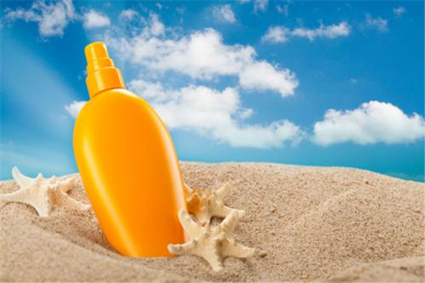 防曬霜用手好還是美妝蛋好 防曬霜用手涂有細(xì)菌嗎