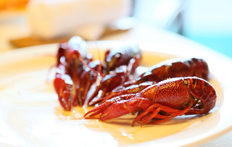 小龍蝦蝦頭的黃能吃嗎 小龍蝦蝦頭里面黃黃的是什么 小龍蝦蝦頭的黃能吃嗎 小龍蝦蝦頭里面黃黃的是什么