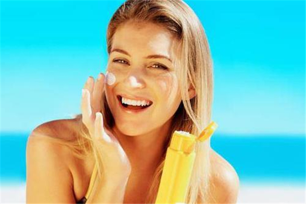 防曬霜出油是怎么回事 防曬霜出油還能用嗎 防曬霜出油是怎么回事 防曬霜出油還能用嗎