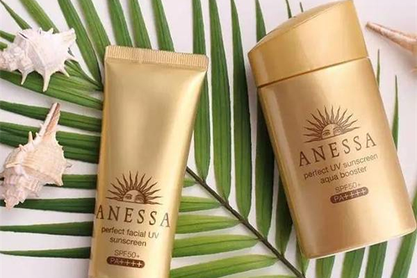 涂完防曬霜為什么黏黏的 防曬涂完之后有效時間 涂完防曬霜為什么黏黏的 防曬涂完之后有效時間