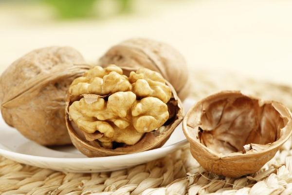 核桃要不要炒熟吃 核桃生吃好還是炒過吃好 核桃要不要炒熟吃 核桃生吃好還是炒過吃好
