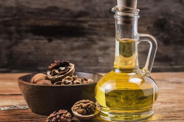 核桃油的作用與功效 核桃油的副作用 核桃油的作用與功效 核桃油的副作用