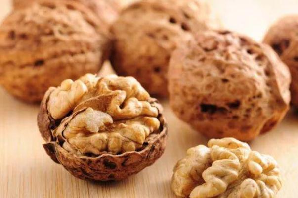 核桃能放多長(zhǎng)時(shí)間 核桃肉放久了會(huì)怎么樣 核桃能放多長(zhǎng)時(shí)間 核桃肉放久了會(huì)怎么樣