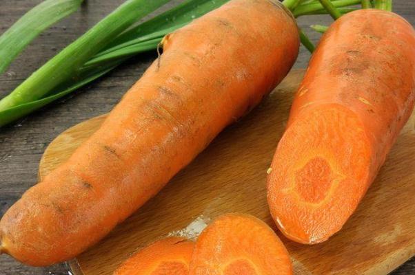 胡蘿卜可以天天吃嗎 胡蘿卜吃太多的弊端 胡蘿卜可以天天吃嗎 胡蘿卜吃太多的弊端