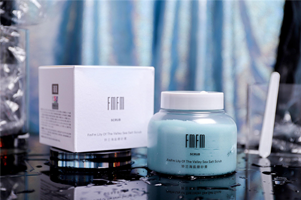 使用磨砂膏的注意事項(xiàng) 磨砂膏可以用在臉上嗎 使用磨砂膏的注意事項(xiàng) 磨砂膏可以用在臉上嗎