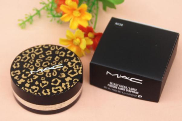 散粉用在頭發(fā)上會(huì)禿頭嗎 散粉可以用在頭發(fā)上嗎 散粉用在頭發(fā)上會(huì)禿頭嗎 散粉可以用在頭發(fā)上嗎