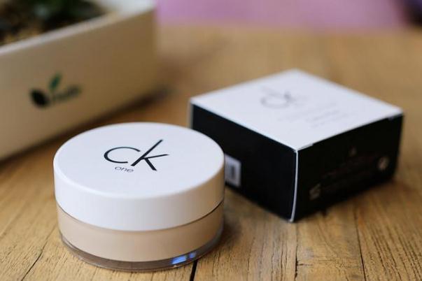 散粉用粉撲好還是刷子嗎 散粉用粉撲和刷子有什么區(qū)別 散粉用粉撲好還是刷子嗎 散粉用粉撲和刷子有什么區(qū)別