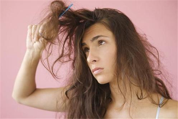 頭發(fā)干燥用什么改善 頭發(fā)干燥用什么洗發(fā)水好 頭發(fā)干燥用什么改善 頭發(fā)干燥用什么洗發(fā)水好