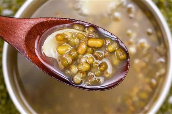 綠豆湯發(fā)燒時(shí)可以喝嗎 綠豆湯能退燒嗎 綠豆湯發(fā)燒時(shí)可以喝嗎 綠豆湯能退燒嗎