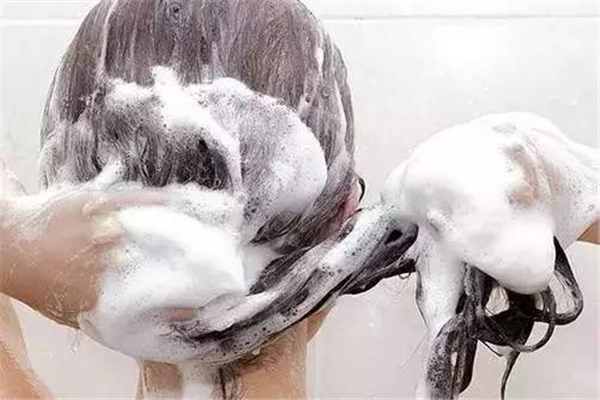 頭發(fā)怎么洗干凈 頭發(fā)多久洗一次比較好 頭發(fā)怎么洗干凈 頭發(fā)多久洗一次比較好