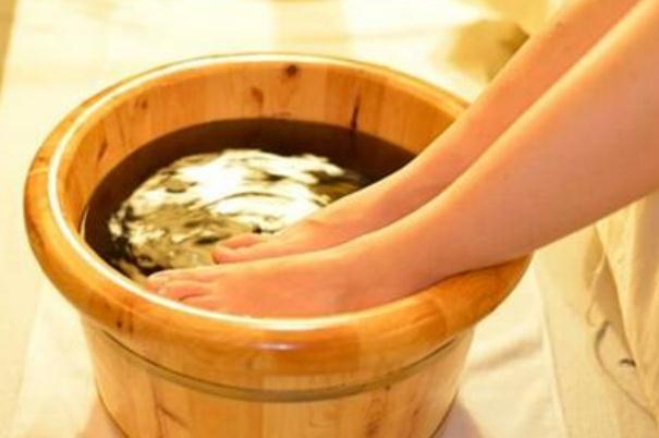 艾葉泡腳可以天天泡腳嗎 艾葉泡腳能治療風濕嗎 艾葉泡腳可以天天泡腳嗎 艾葉泡腳能治療風濕嗎