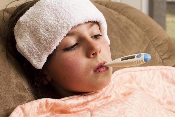 嬰兒發(fā)燒的原因有哪些 嬰兒發(fā)燒的危害 嬰兒發(fā)燒的原因有哪些 嬰兒發(fā)燒的危害