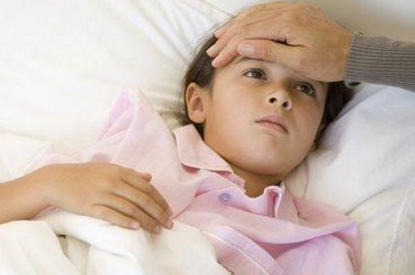 嬰兒發(fā)燒要蓋被子還是散熱 嬰兒發(fā)燒要多穿點(diǎn)還是少穿點(diǎn) 嬰兒發(fā)燒要蓋被子還是散熱 嬰兒發(fā)燒要多穿點(diǎn)還是少穿點(diǎn)