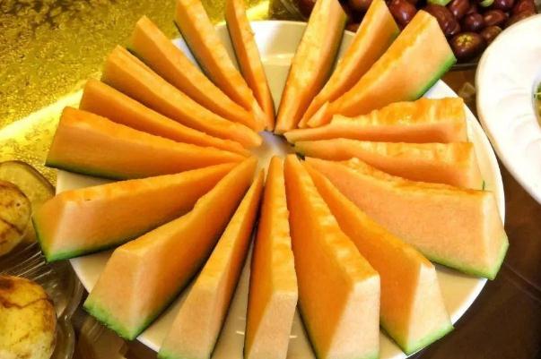 吃哈密瓜有什么好處 吃哈密瓜會(huì)上火嗎 吃哈密瓜有什么好處 吃哈密瓜會(huì)上火嗎