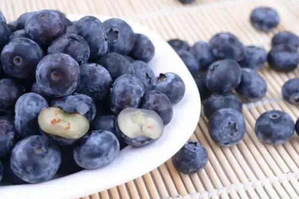 藍莓可以減肥吃嗎 藍莓減肥還是增肥 藍莓可以減肥吃嗎 藍莓減肥還是增肥