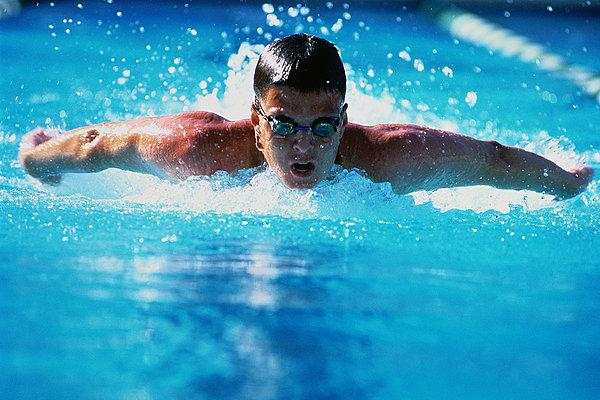 游泳可以減肥嗎 游泳游多長時(shí)間比較好 游泳可以減肥嗎 游泳游多長時(shí)間比較好