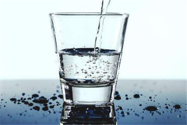 減肥要多喝水嗎 減肥為什么要多喝水 減肥要多喝水嗎 減肥為什么要多喝水