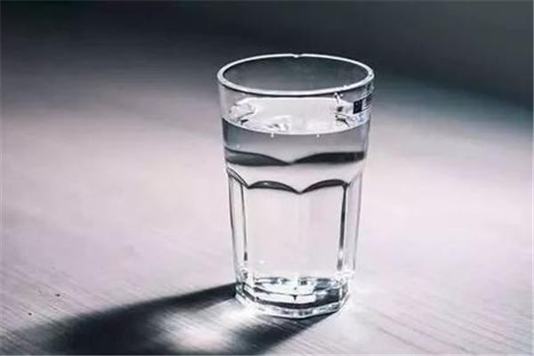 減肥要多喝水嗎 減肥為什么要多喝水 減肥要多喝水嗎 減肥為什么要多喝水