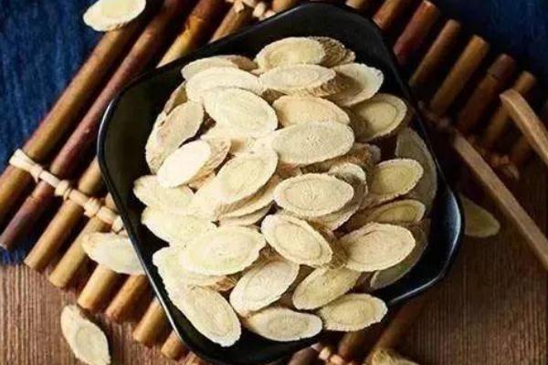 黃芪泡水喝會上火嗎 黃芪泡水一次放多少 黃芪泡水喝會上火嗎 黃芪泡水一次放多少