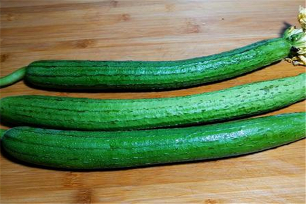 絲瓜放冰箱凍傷了還能吃嗎 絲瓜放冰箱可以放幾天 絲瓜放冰箱凍傷了還能吃嗎 絲瓜放冰箱可以放幾天