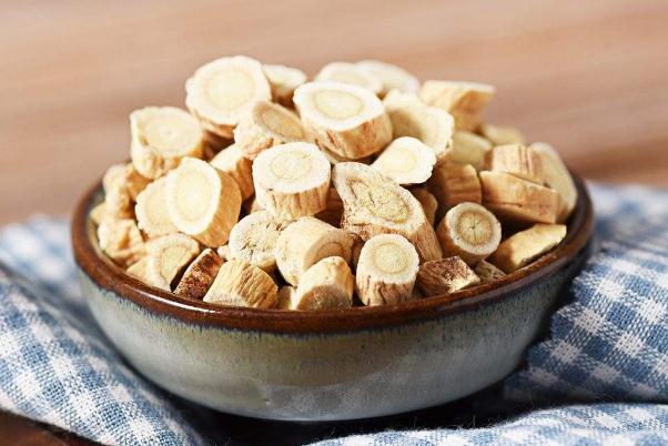 黃芪泡水喝會上火嗎 黃芪泡水一次放多少 黃芪泡水喝會上火嗎 黃芪泡水一次放多少