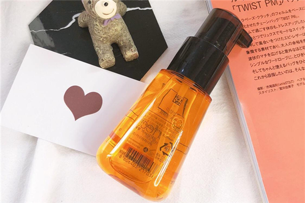 護(hù)發(fā)精油多久用一次比較好 護(hù)發(fā)精油的正確用法 護(hù)發(fā)精油多久用一次比較好 護(hù)發(fā)精油的正確用法