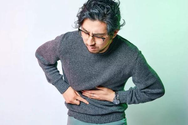 胃潰瘍疼痛規(guī)律 胃潰瘍要做手術(shù)嗎 胃潰瘍疼痛規(guī)律 胃潰瘍要做手術(shù)嗎