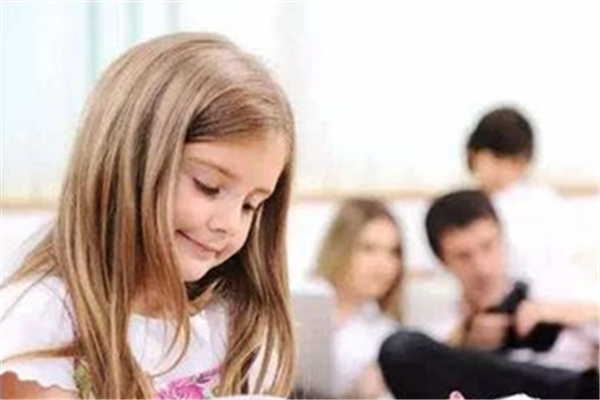 孩子不愛(ài)說(shuō)話什么原因 如何解決孩子不說(shuō)話 孩子不愛(ài)說(shuō)話什么原因 如何解決孩子不說(shuō)話