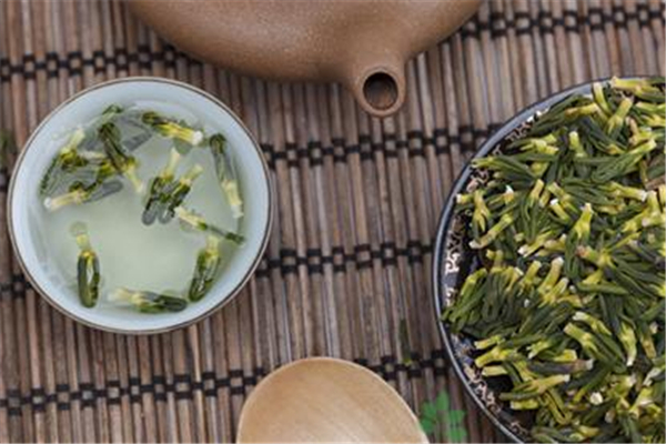 蓮子心泡水最佳搭配 蓮子心泡水可以長期喝嗎 蓮子心泡水最佳搭配 蓮子心泡水可以長期喝嗎