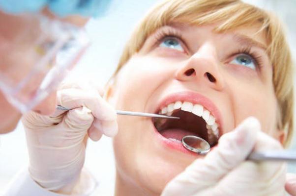 口腔潰瘍?yōu)槭裁催@么疼 口腔潰瘍?yōu)槭裁词前椎? alt=