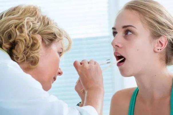 口腔潰瘍?yōu)槭裁催@么疼 口腔潰瘍?yōu)槭裁词前椎? alt=