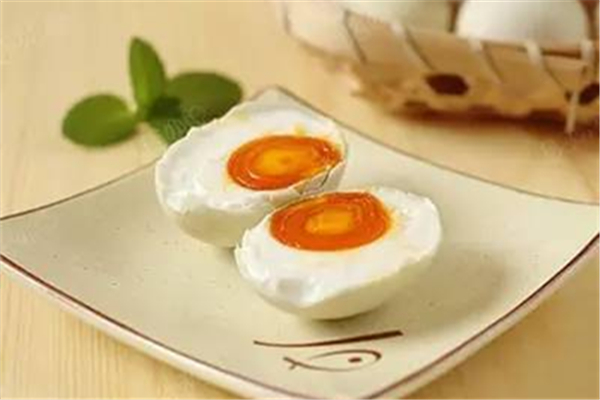 咸鴨蛋對(duì)胃有刺激嗎 咸鴨蛋胃不好的人可以吃嗎 咸鴨蛋對(duì)胃有刺激嗎 咸鴨蛋胃不好的人可以吃嗎