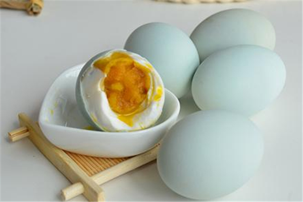 咸鴨蛋和海鴨蛋的區(qū)別 咸鴨蛋和海鴨蛋哪個更好吃 咸鴨蛋和海鴨蛋的區(qū)別 咸鴨蛋和海鴨蛋哪個更好吃