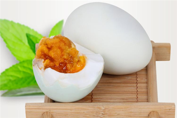 咸鴨蛋高血壓患者能吃嗎 咸鴨蛋對血壓有影響嗎 咸鴨蛋高血壓患者能吃嗎 咸鴨蛋對血壓有影響嗎