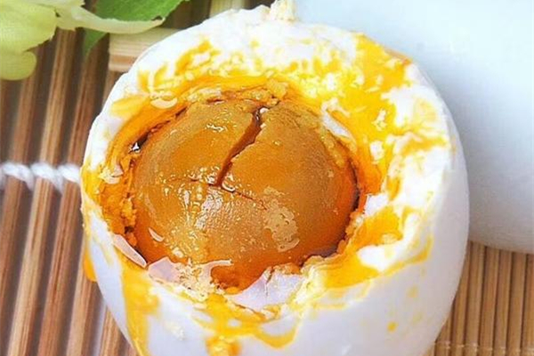 咸鴨蛋對(duì)胃有刺激嗎 咸鴨蛋胃不好的人可以吃嗎 咸鴨蛋對(duì)胃有刺激嗎 咸鴨蛋胃不好的人可以吃嗎