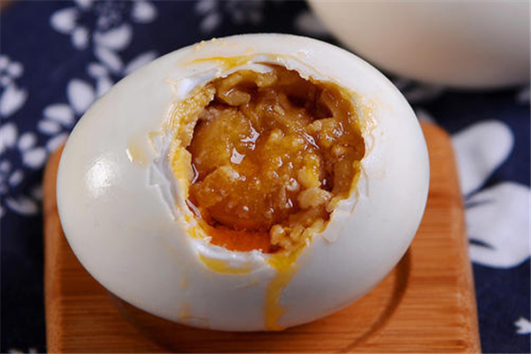 咸鴨蛋和海鴨蛋的區(qū)別 咸鴨蛋和海鴨蛋哪個更好吃 咸鴨蛋和海鴨蛋的區(qū)別 咸鴨蛋和海鴨蛋哪個更好吃