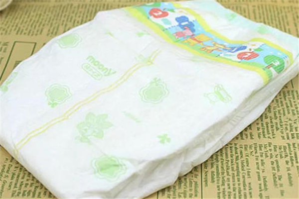 紙尿褲和尿布哪個(gè)對(duì)寶寶好 紙尿褲和尿褲的利弊 紙尿褲和尿布哪個(gè)對(duì)寶寶好 紙尿褲和尿褲的利弊