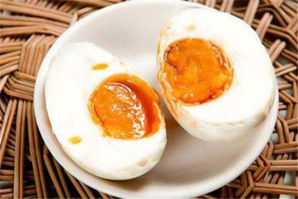 咸鴨蛋咸了怎么處理變淡 咸鴨蛋咸了之后怎么保存的好 咸鴨蛋咸了怎么處理變淡 咸鴨蛋咸了之后怎么保存的好