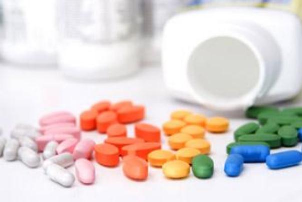 抗生素可以喝酒嗎 抗生素可以和感冒藥一起吃嗎 抗生素可以喝酒嗎 抗生素可以和感冒藥一起吃嗎