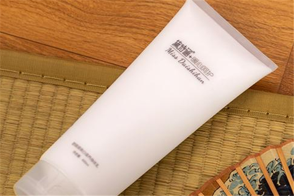 身體乳夏季可以用嗎 夏天身體乳怎么用才正確 身體乳夏季可以用嗎 夏天身體乳怎么用才正確