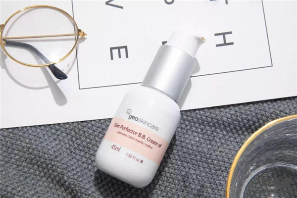 隔離霜怎么挑選適合自己的顏色 隔離霜不同顏色的區(qū)別 隔離霜怎么挑選適合自己的顏色 隔離霜不同顏色的區(qū)別