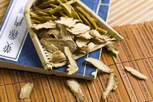 當(dāng)歸泡腳的功效及禁忌 當(dāng)歸泡腳的注意事項(xiàng) 當(dāng)歸泡腳的功效及禁忌 當(dāng)歸泡腳的注意事項(xiàng)