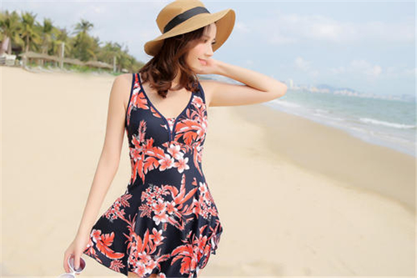 泳衣買大點好還是小點好 泳衣怎么選 泳衣買大點好還是小點好 泳衣怎么選